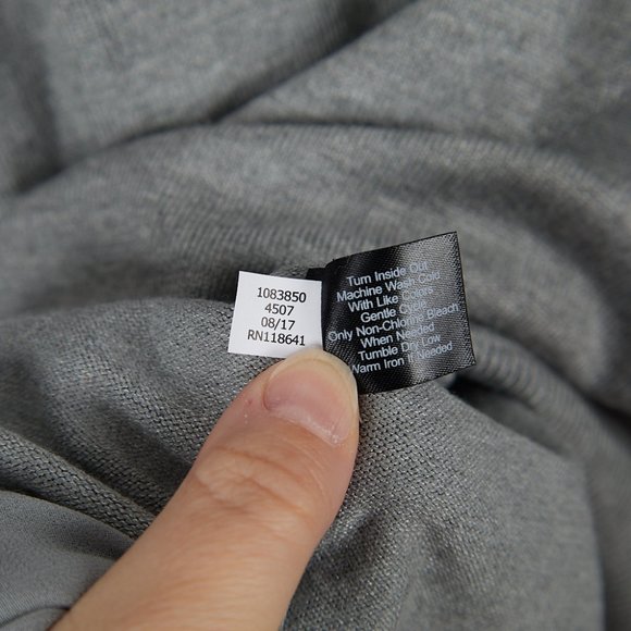 Lane Bryant Gray V-Neck Lightweight Sweater Knit Top Women's 22/24 NWT - Picture 9 of 9